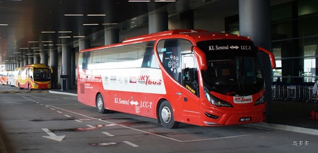 bus-skybus-at-klia2-003-t.jpg